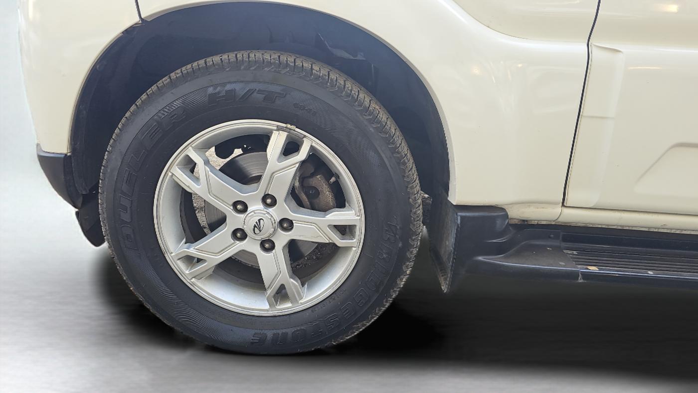 2016 Mahindra Scorpio S10 2WD INTELLI-HYBRID, Diesel, Manual, 65,634 km, Left Front Wheel