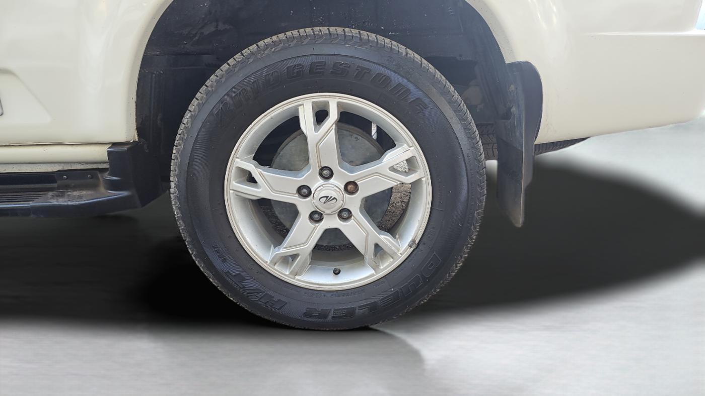 2016 Mahindra Scorpio S10 2WD INTELLI-HYBRID, Diesel, Manual, 65,634 km, Left Rear Wheel