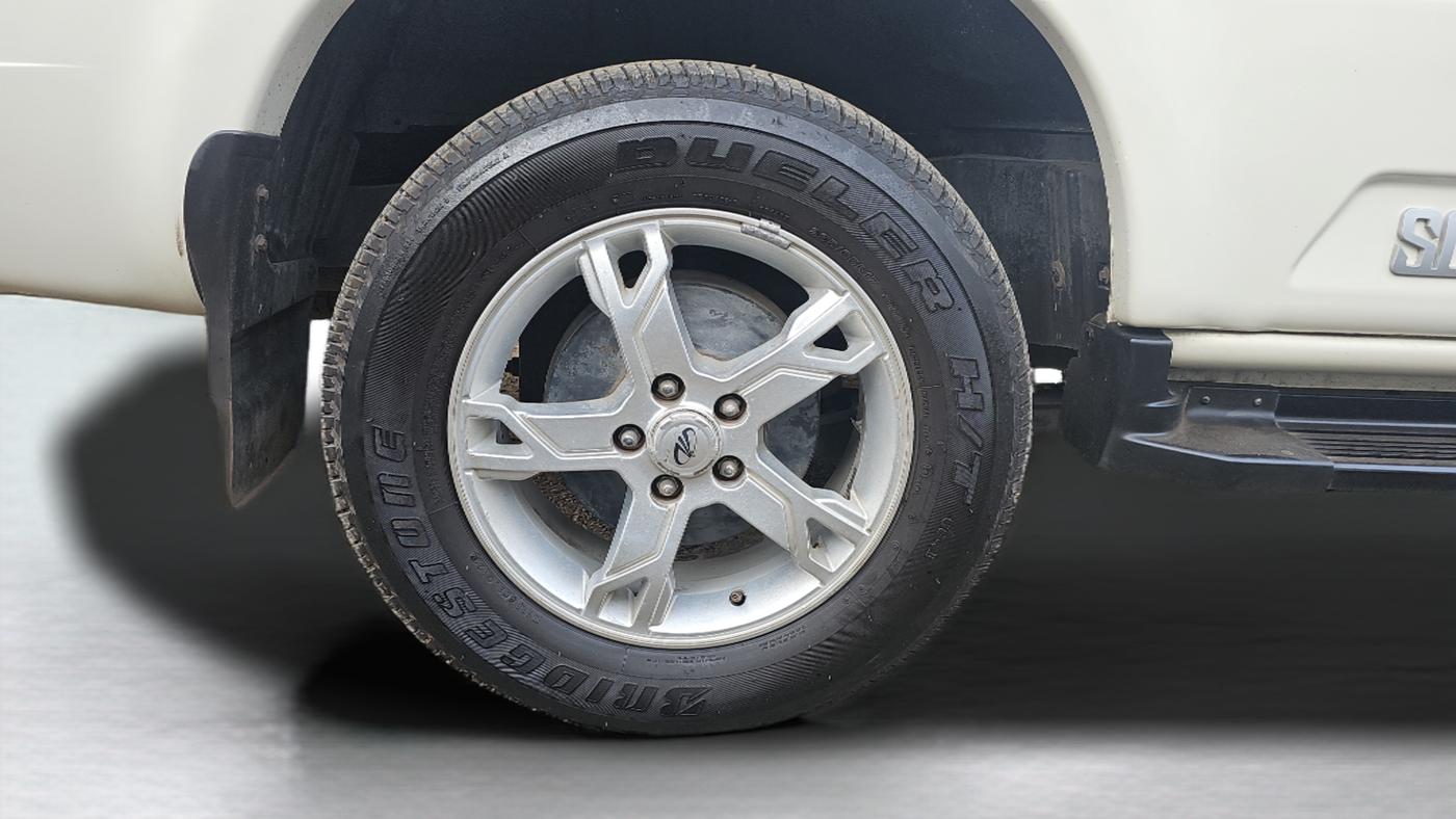 2016 Mahindra Scorpio S10 2WD INTELLI-HYBRID, Diesel, Manual, 65,634 km, Right Rear Wheel