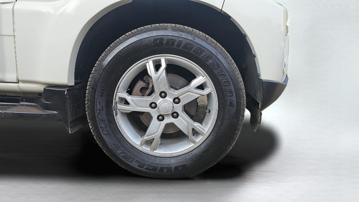 2016 Mahindra Scorpio S10 2WD INTELLI-HYBRID, Diesel, Manual, 65,634 km, Right Front Wheel