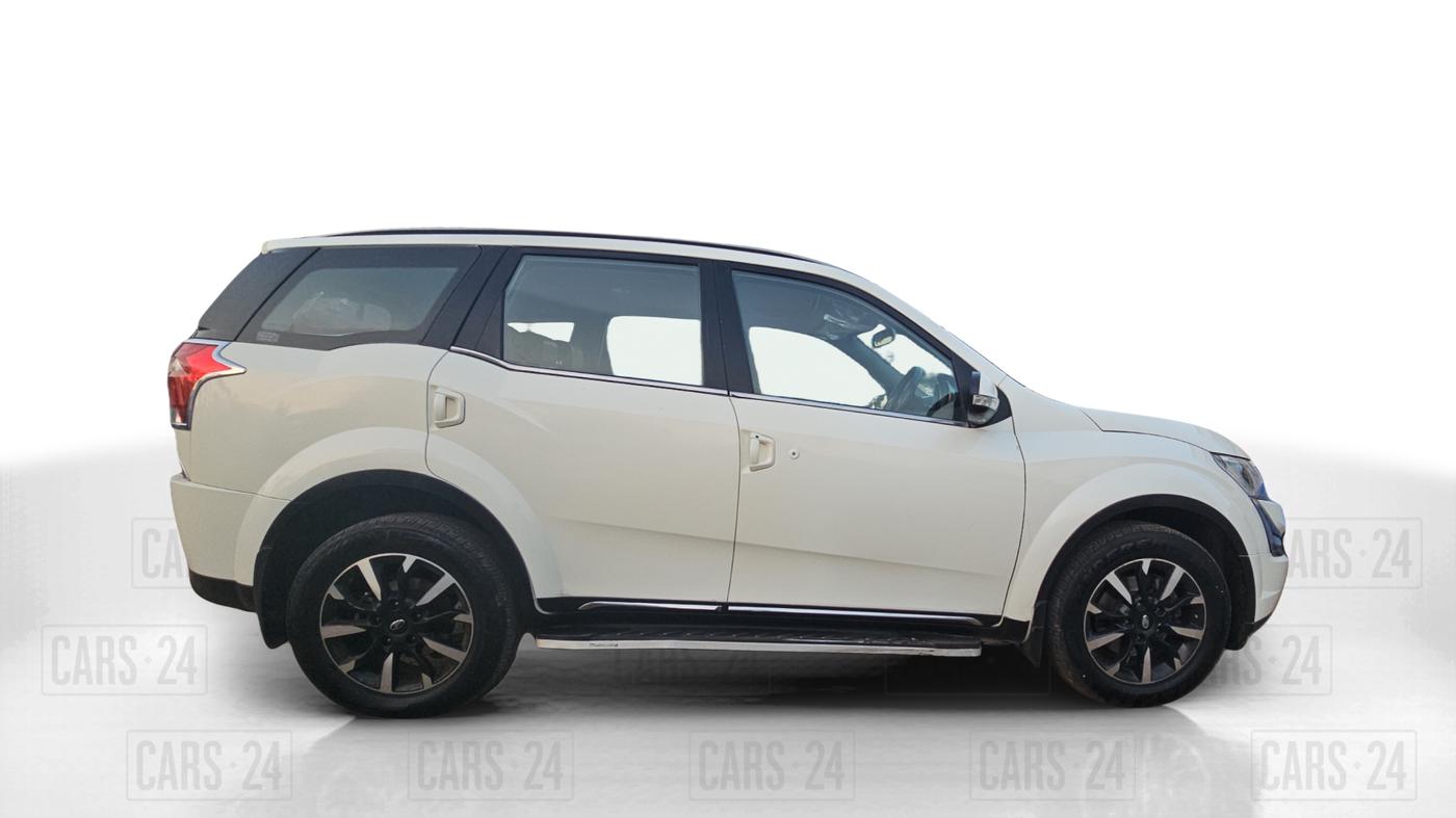 2018 Mahindra XUV500 W11(O), Diesel, Manual, 1,05,688 km, Right Side View