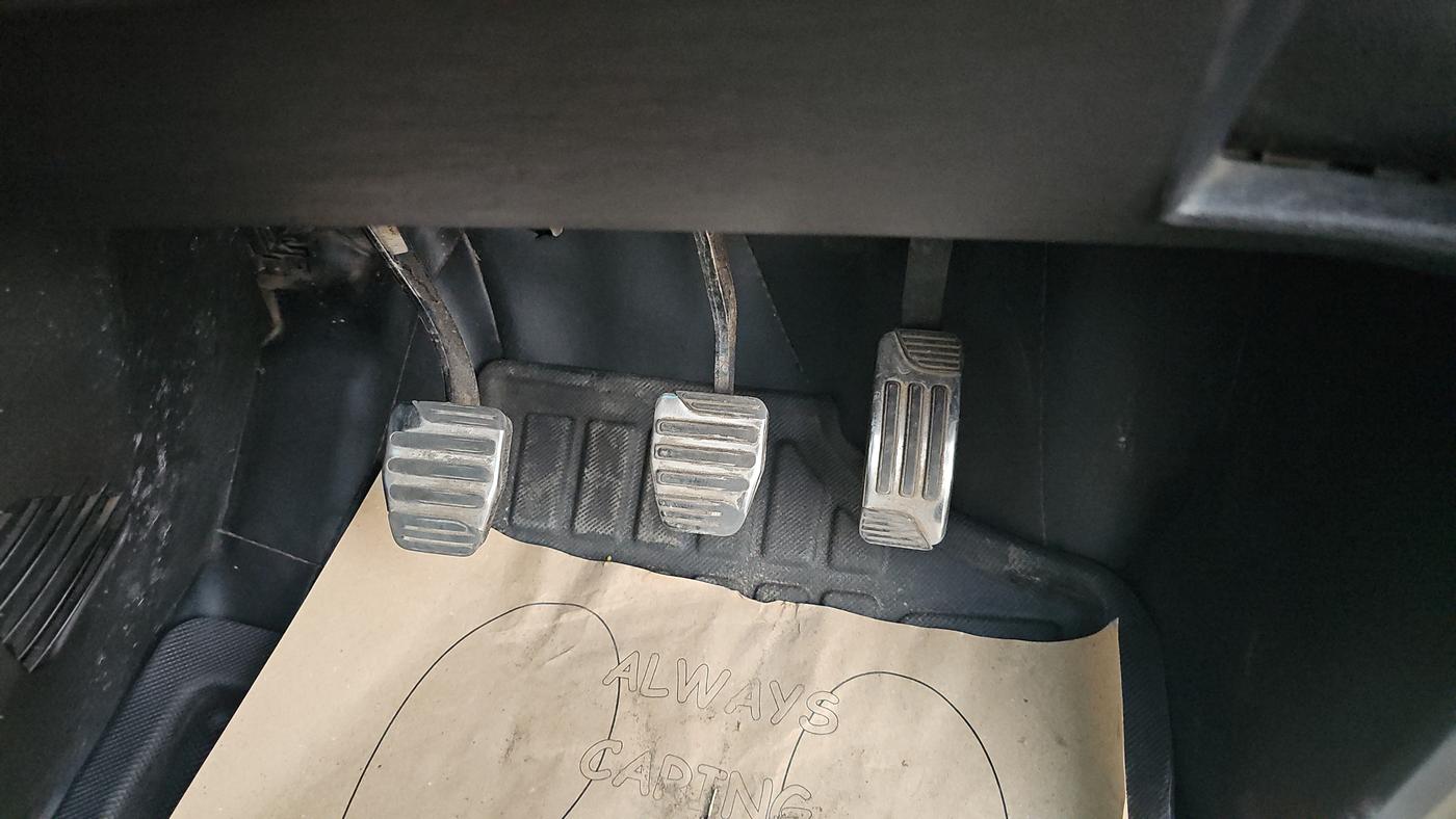 2018 Mahindra XUV500 W11(O), Diesel, Manual, 1,05,688 km, Pedals