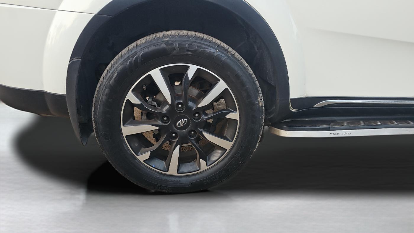 2018 Mahindra XUV500 W11(O), Diesel, Manual, 1,05,688 km, Right Rear Wheel
