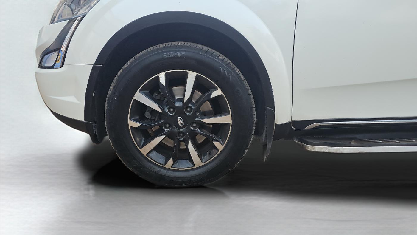 2018 Mahindra XUV500 W11(O), Diesel, Manual, 1,05,688 km, Left Front Wheel