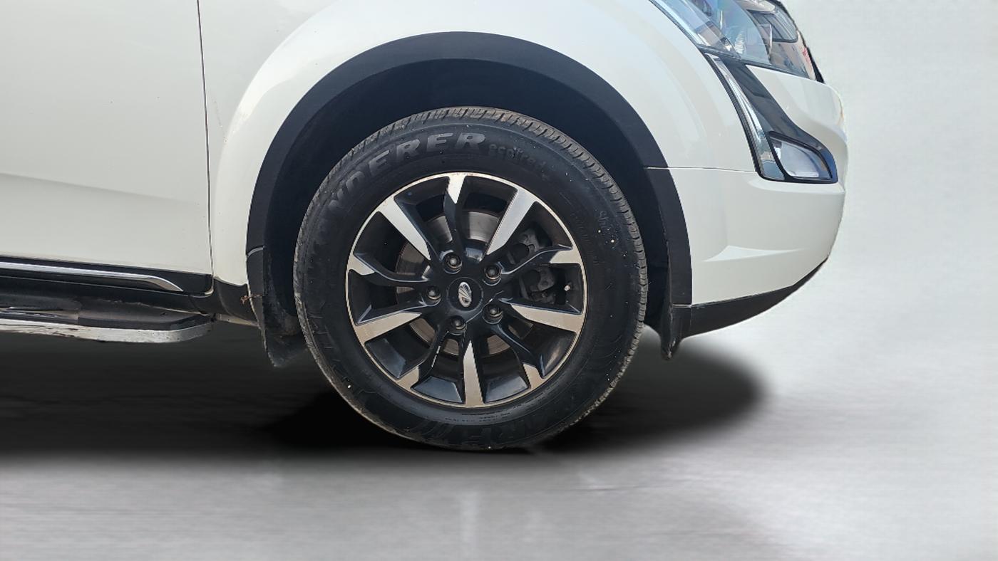 2018 Mahindra XUV500 W11(O), Diesel, Manual, 1,05,688 km, Right Front Wheel