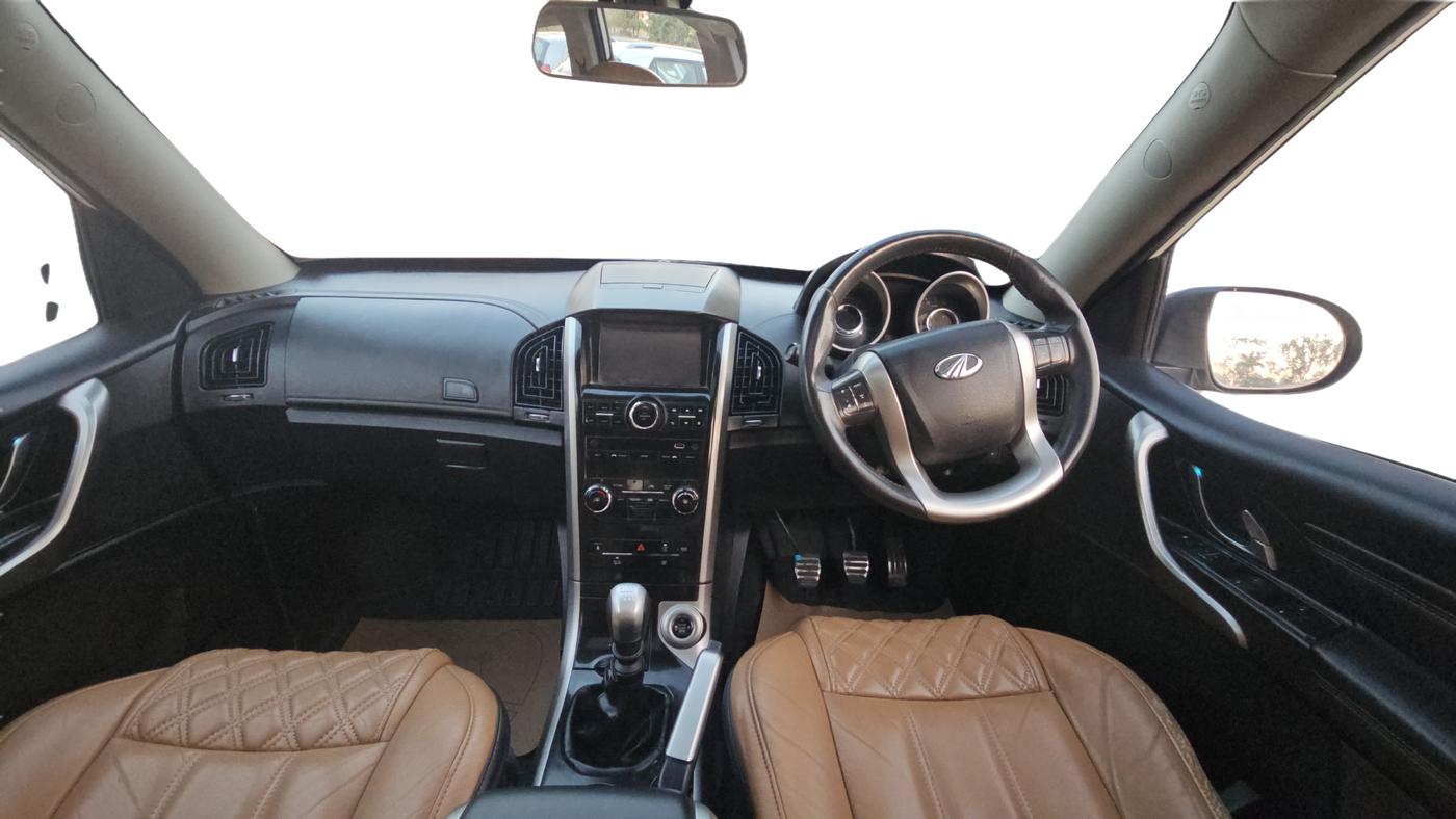 2018 Mahindra XUV500 W11(O), Diesel, Manual, 1,05,688 km, Dashboard