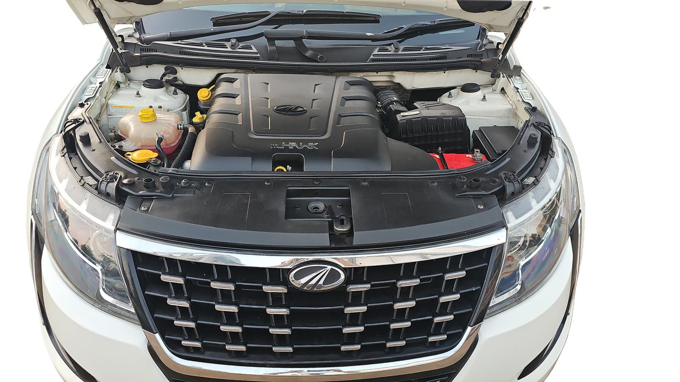 2018 Mahindra XUV500 W11(O), Diesel, Manual, 1,05,688 km, Open Bonnet