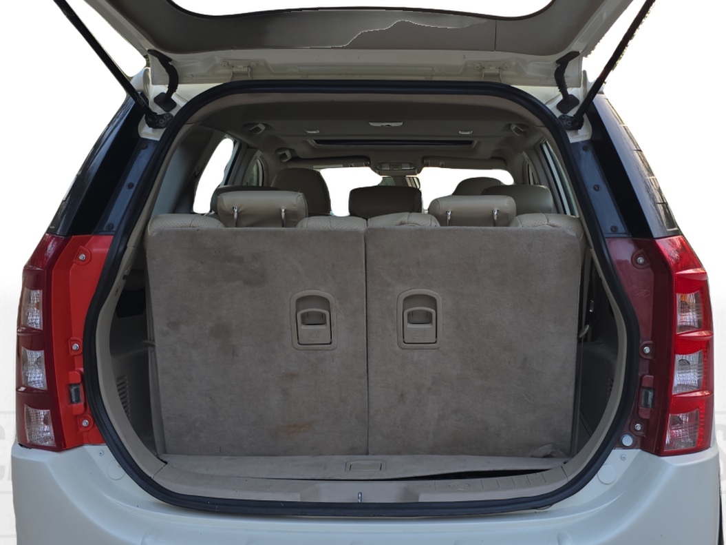 2015 Mahindra XUV500 W10, Diesel, Manual, 97,253 km, Boot Inside