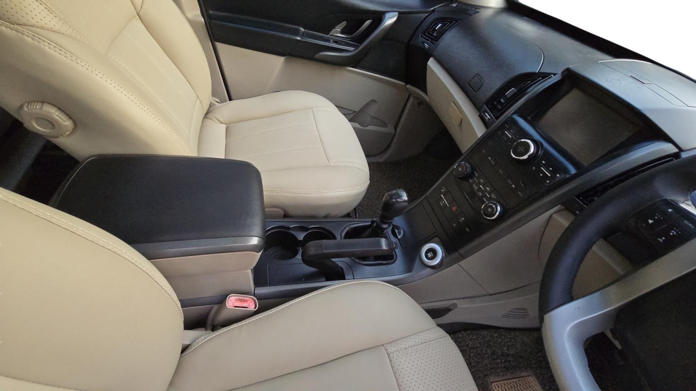 2015 Mahindra XUV500 W10, Diesel, Manual, 97,253 km, Gear Lever