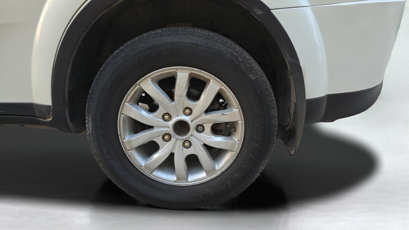 2015 Mahindra XUV500 W10, Diesel, Manual, 97,253 km, Left Rear Wheel