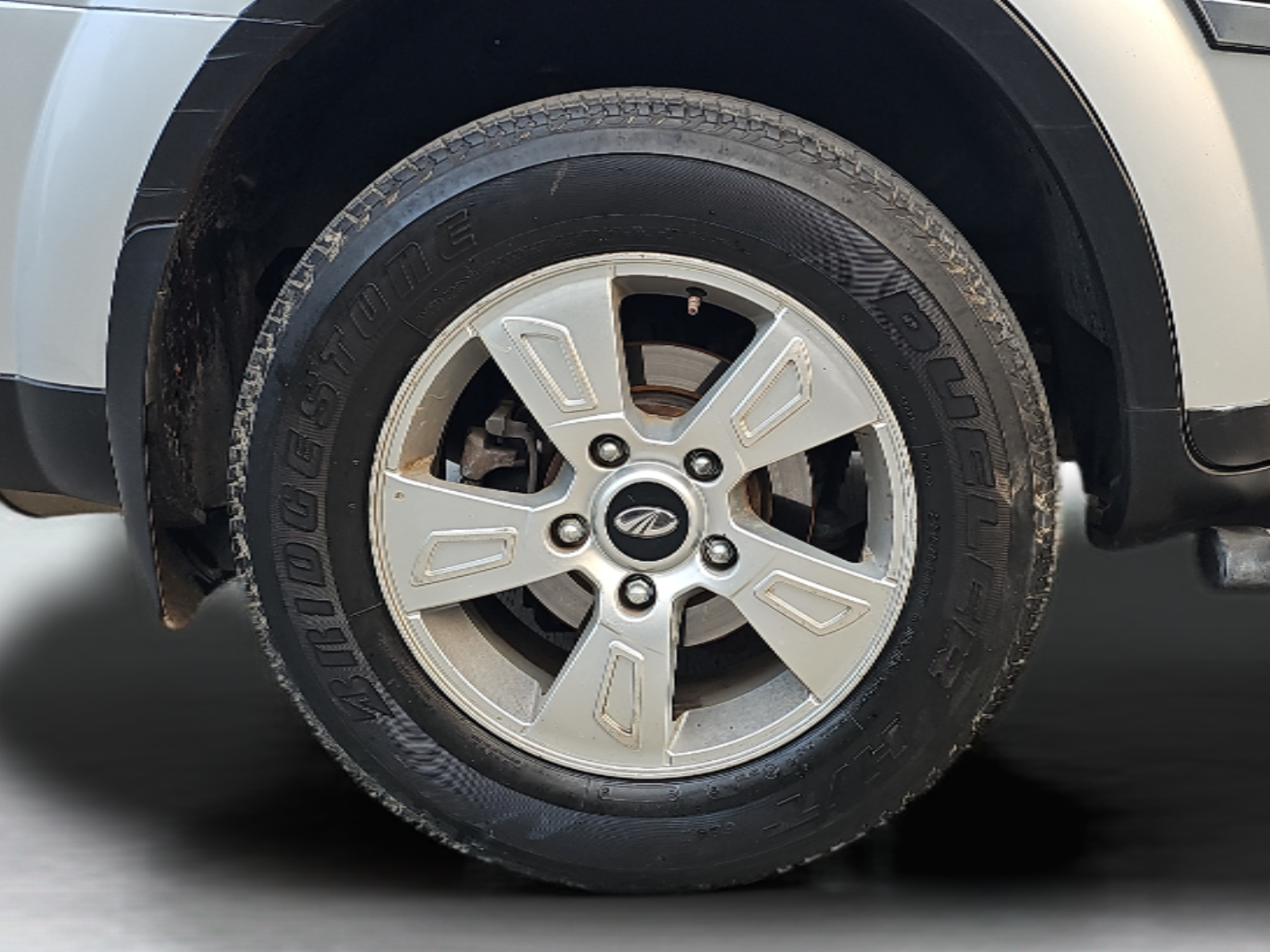 2012 Mahindra XUV500 W8, Diesel, Manual, 1,02,136 km, Right Rear Wheel