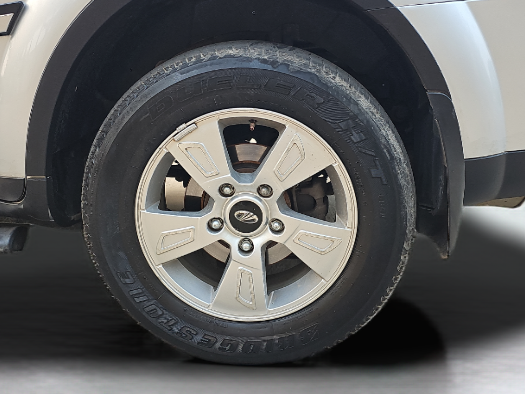 2012 Mahindra XUV500 W8, Diesel, Manual, 1,02,136 km, Left Rear Wheel