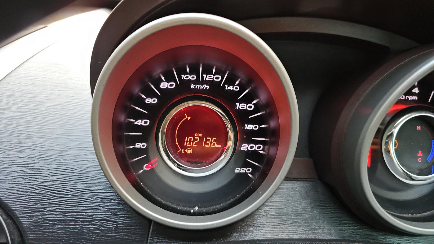 2012 Mahindra XUV500 W8, Diesel, Manual, 1,02,136 km, Odometer Image