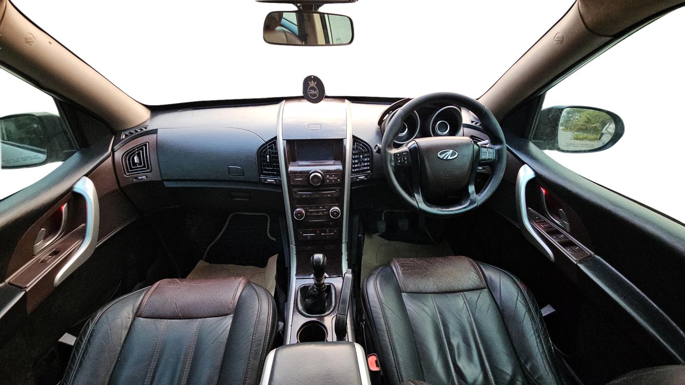2012 Mahindra XUV500 W8, Diesel, Manual, 1,02,136 km, Dashboard