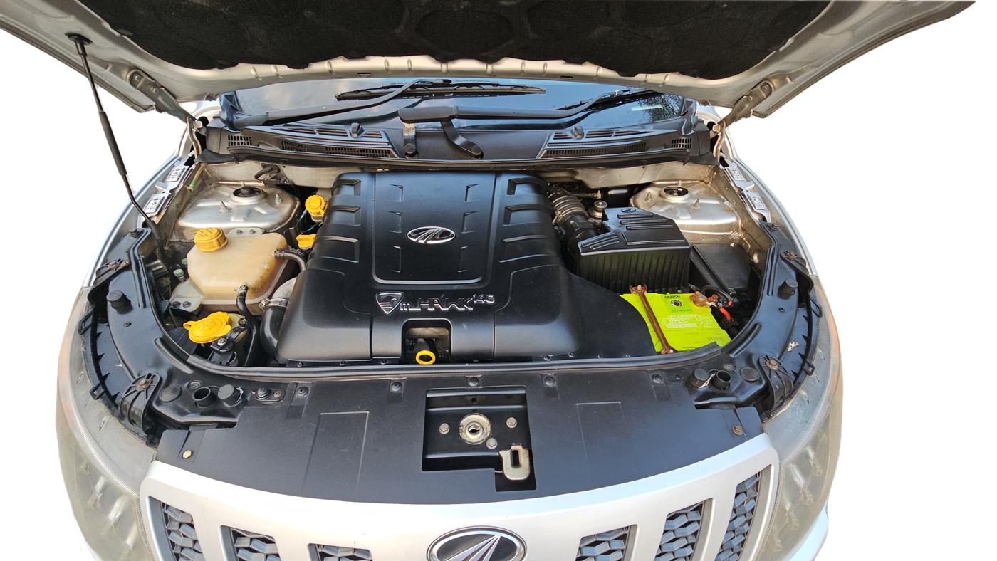 2012 Mahindra XUV500 W8, Diesel, Manual, 1,02,136 km, Open Bonnet