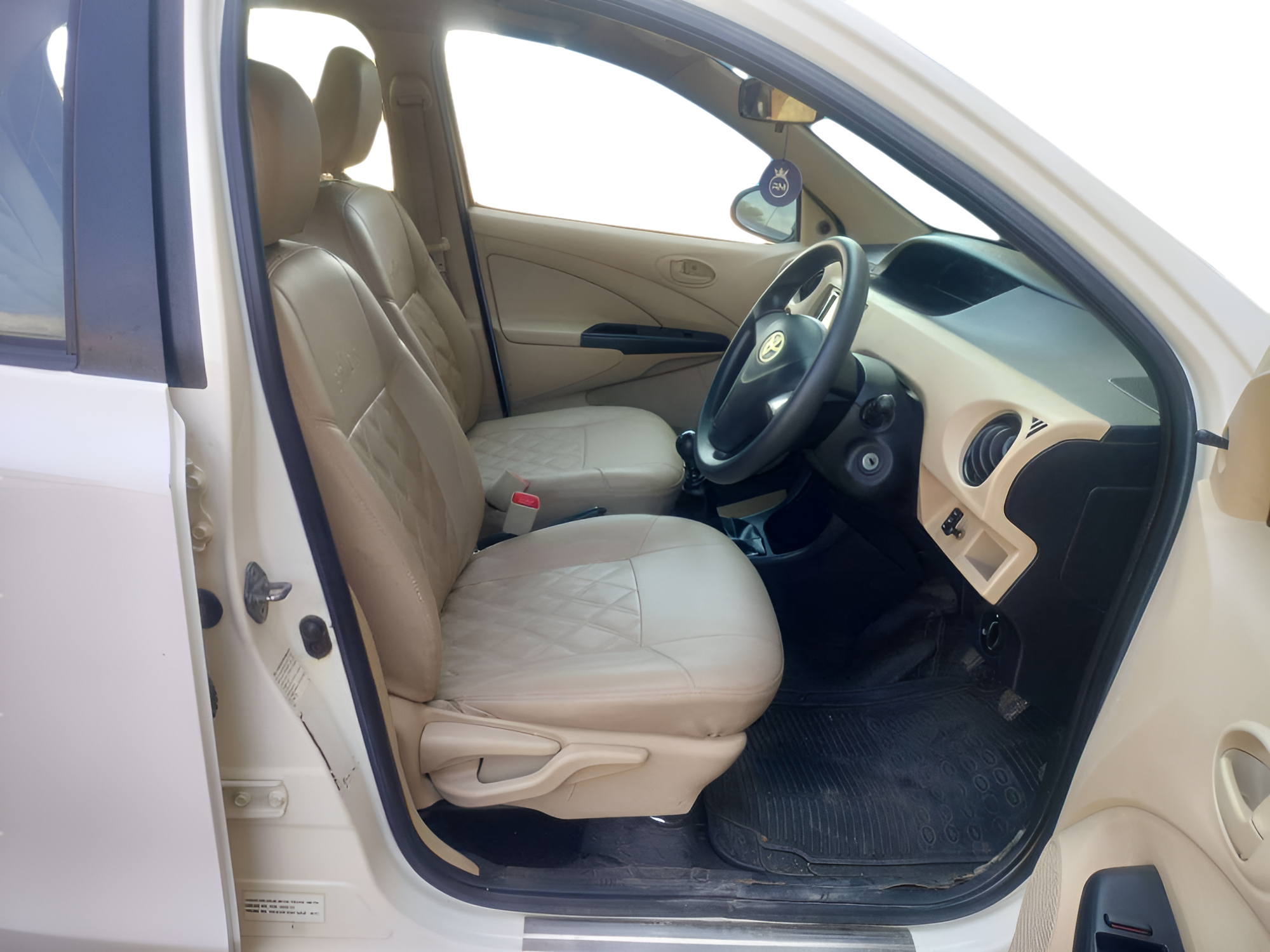 2017 Toyota Etios GD, Diesel, Manual, 83,256 km, Right Side Front Door Cabin