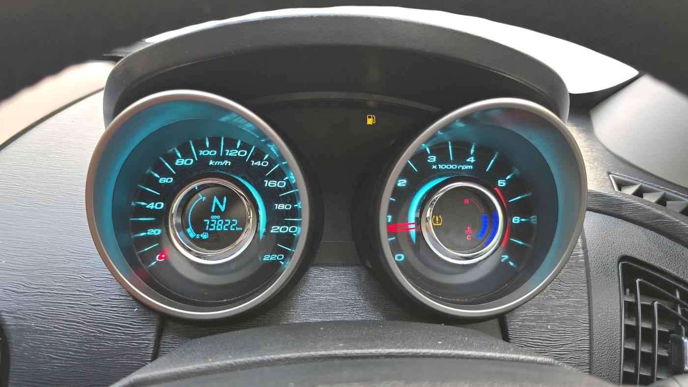 2019 Mahindra XUV500 W9, Diesel, Manual, 73,822 km, Odometer Image