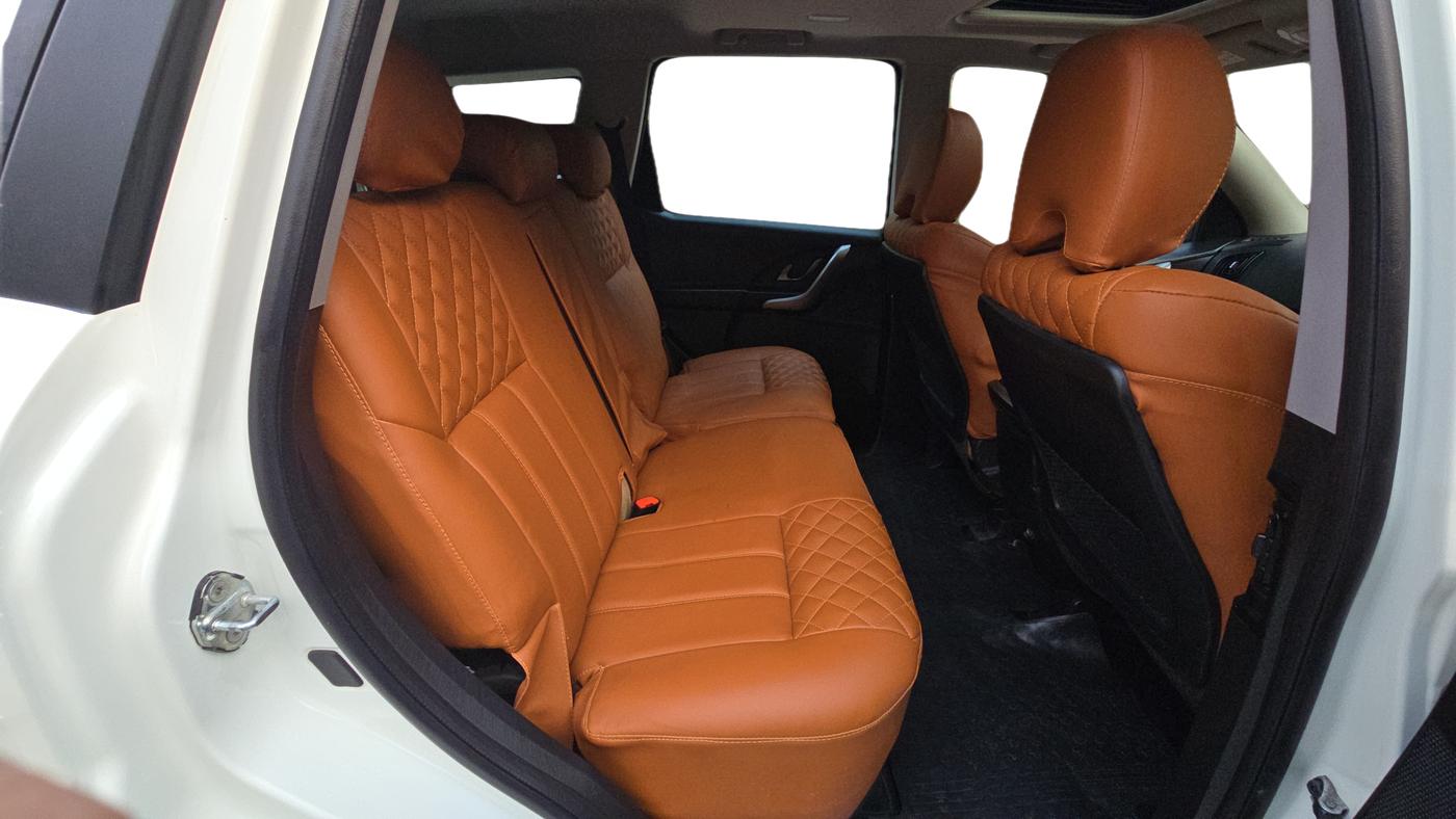 2019 Mahindra XUV500 W9, Diesel, Manual, 73,822 km, Right Side Rear Door Cabin