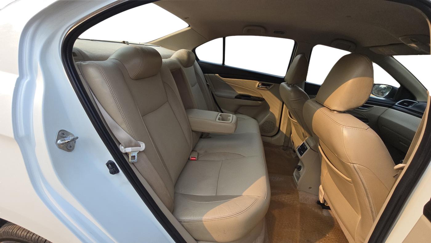 2015 Maruti Ciaz ZDI+ SHVS, Diesel, Manual, 96,224 km, Right Side Rear Door Cabin