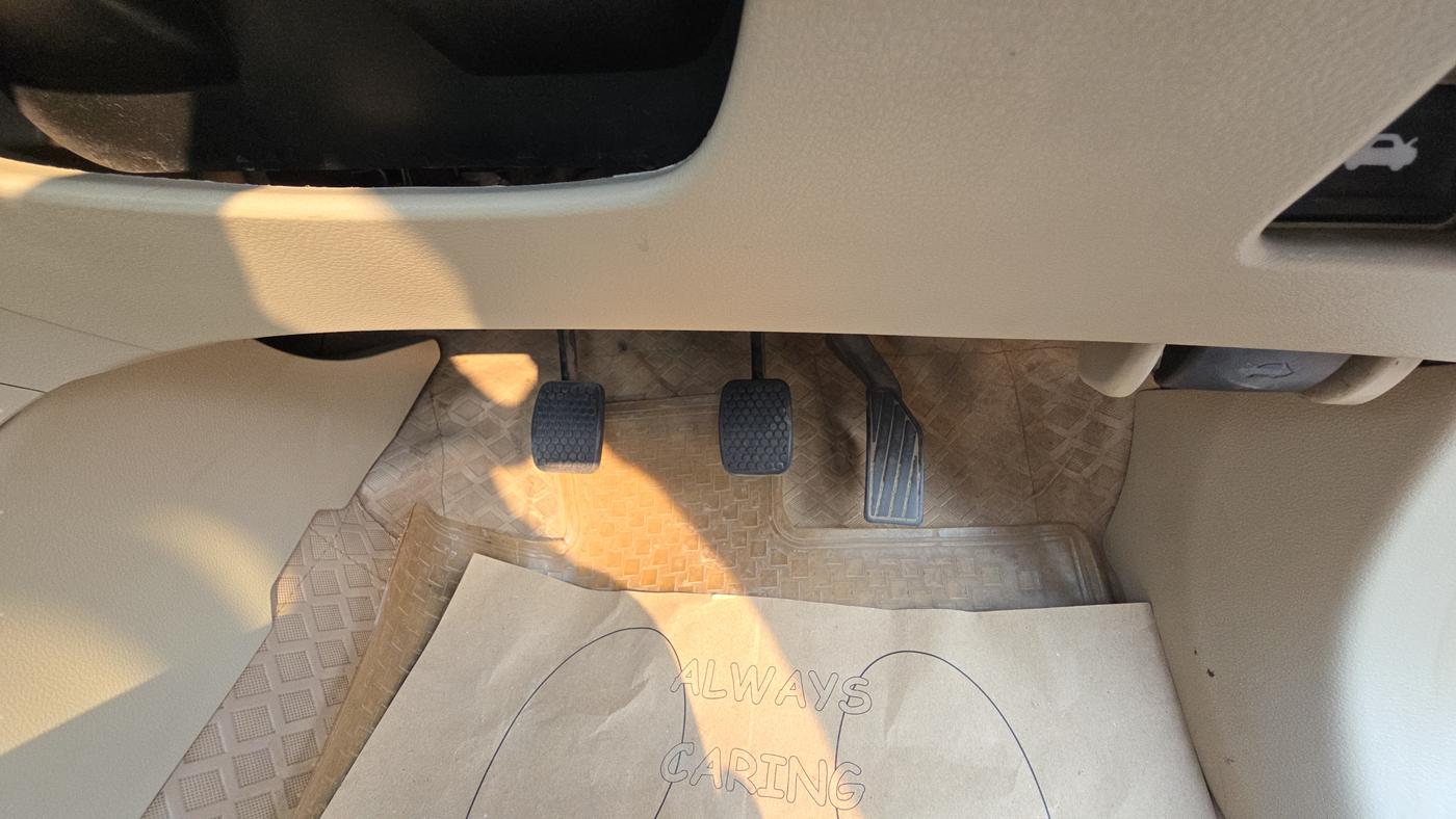 2015 Maruti Ciaz ZDI+ SHVS, Diesel, Manual, 96,224 km, Pedals
