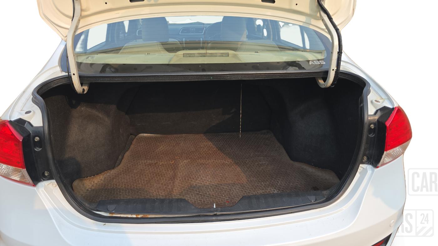 2015 Maruti Ciaz ZDI+ SHVS, Diesel, Manual, 96,224 km, Boot Inside