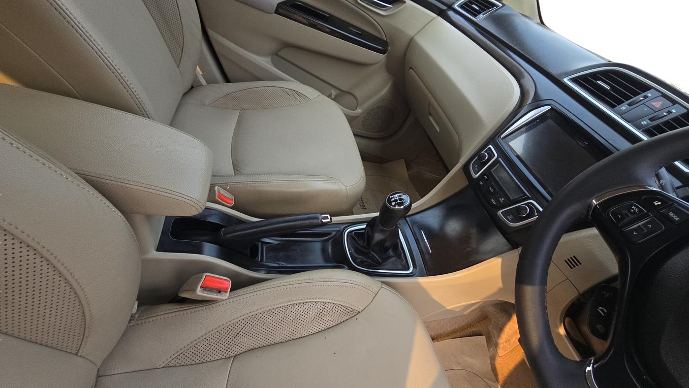 2015 Maruti Ciaz ZDI+ SHVS, Diesel, Manual, 96,224 km, Gear Lever