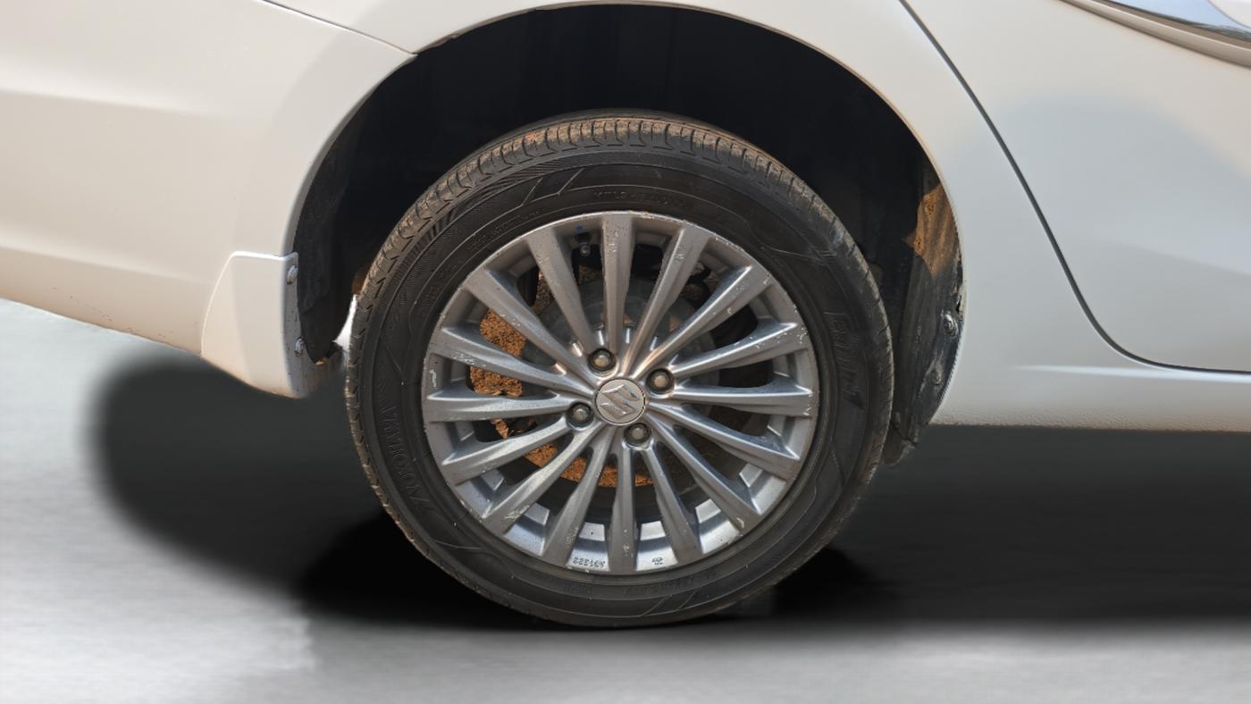 2015 Maruti Ciaz ZDI+ SHVS, Diesel, Manual, 96,224 km, Right Rear Wheel