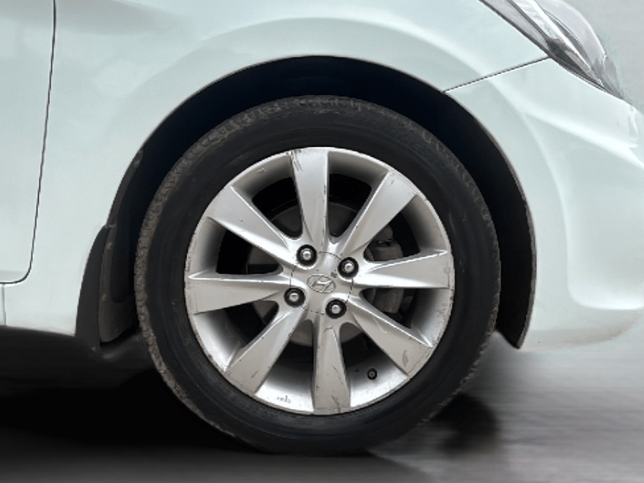 2012 Hyundai Verna FLUIDIC 1.6 CRDI SX, Diesel, Manual, 50,181 km, Right Front Wheel