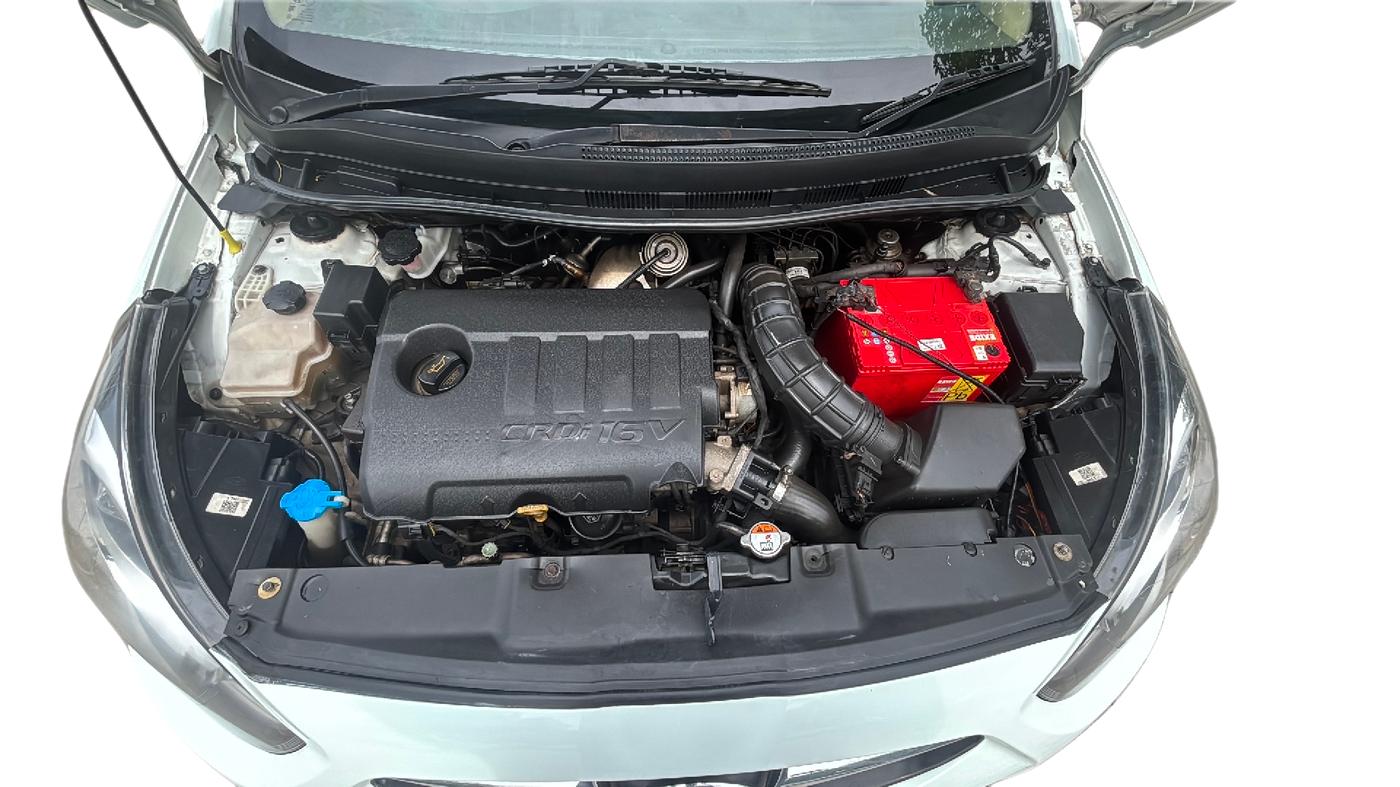 2012 Hyundai Verna FLUIDIC 1.6 CRDI SX, Diesel, Manual, 50,181 km, Open Bonnet