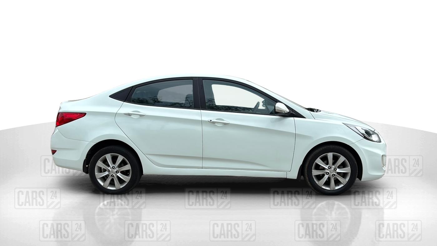 2012 Hyundai Verna FLUIDIC 1.6 CRDI SX, Diesel, Manual, 50,181 km, Right Side View