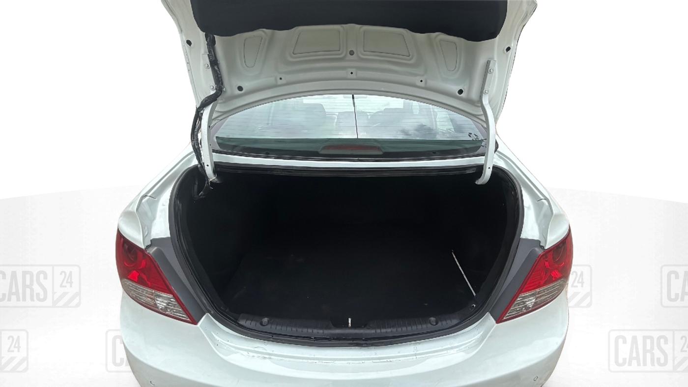 2012 Hyundai Verna FLUIDIC 1.6 CRDI SX, Diesel, Manual, 50,181 km, Boot Inside