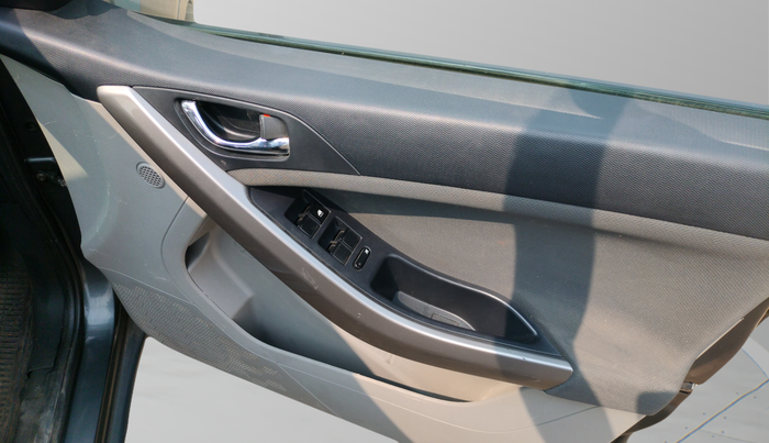 2019 Tata NEXON XZ PLUS DIESEL, Diesel, Manual, 96,363 km, Driver Side Door Panel Controls