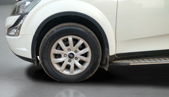 2017 Mahindra XUV500 W10 AWD AT, Diesel, Automatic, 1,03,340 km, Left Rear Wheel