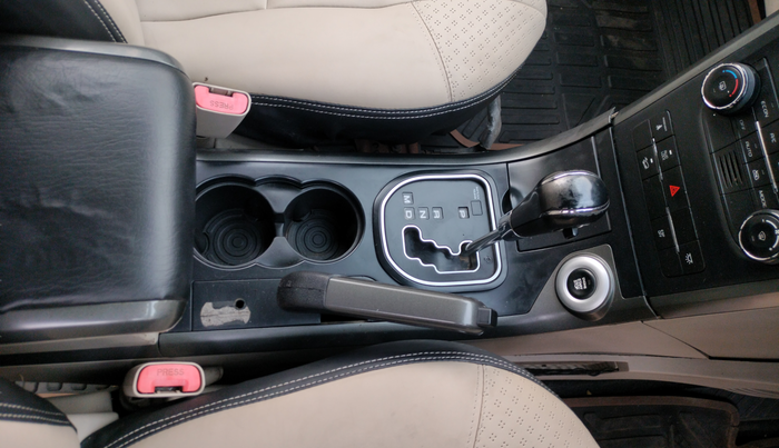 2017 Mahindra XUV500 W10 AWD AT, Diesel, Automatic, 1,03,340 km, Gear Lever