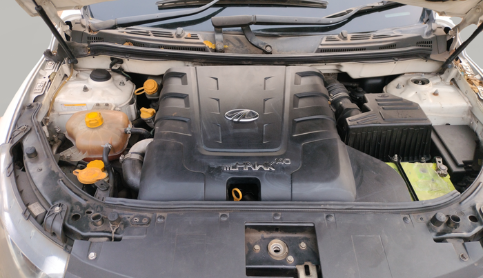 2017 Mahindra XUV500 W10 AWD AT, Diesel, Automatic, 1,03,340 km, Open Bonnet