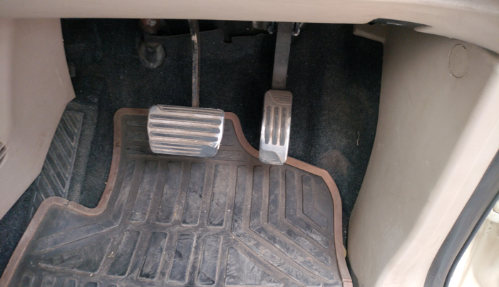 2017 Mahindra XUV500 W10 AWD AT, Diesel, Automatic, 1,03,340 km, Pedals