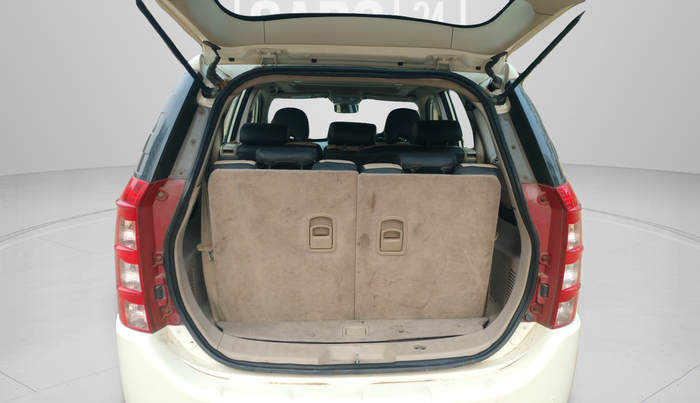 2017 Mahindra XUV500 W10 AWD AT, Diesel, Automatic, 1,03,340 km, Boot Inside