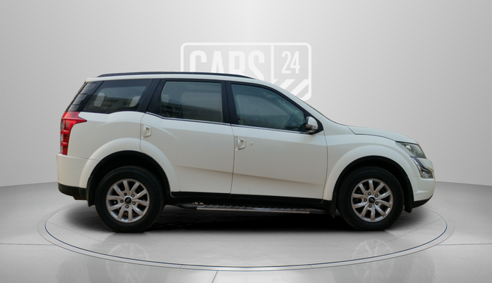 2017 Mahindra XUV500 W10 AWD AT, Diesel, Automatic, 1,03,340 km, Right Side View