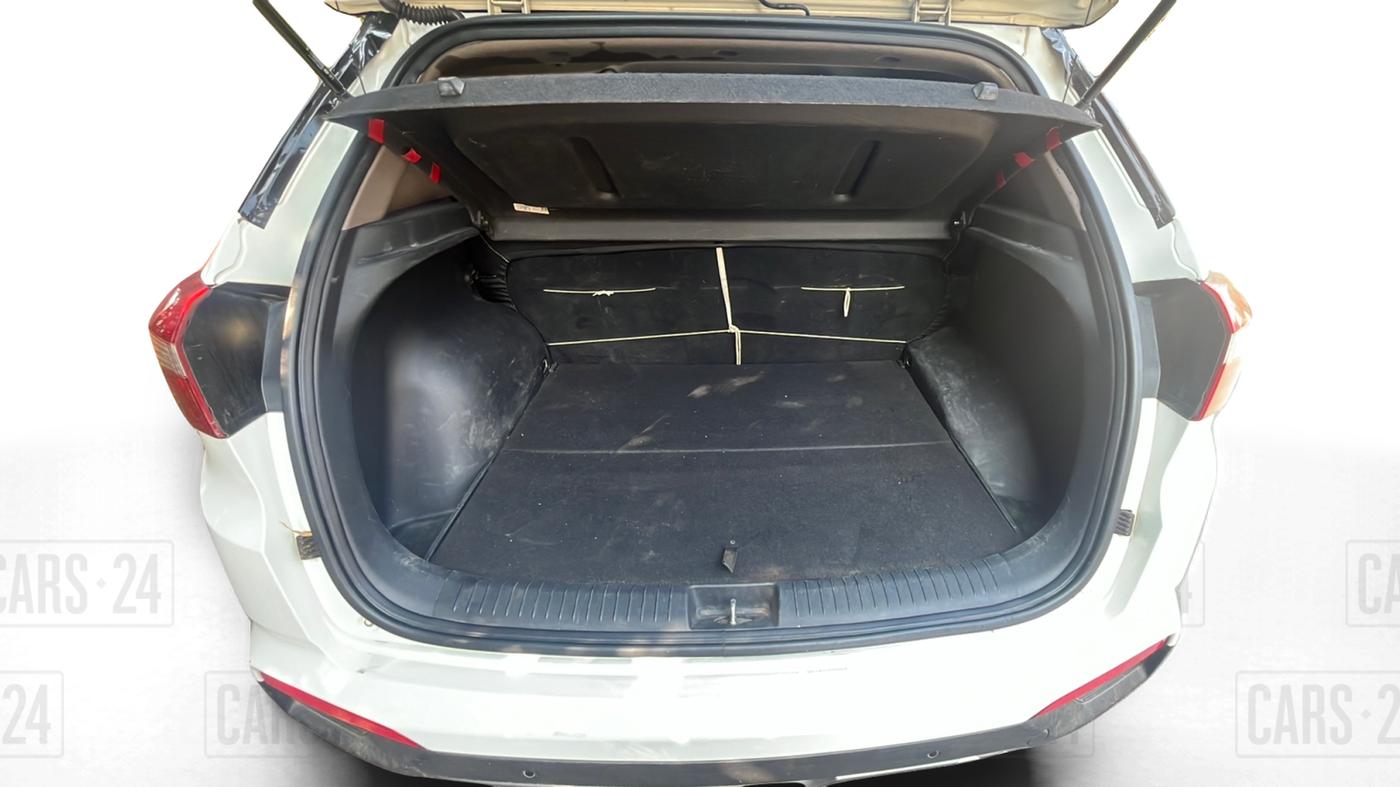 2017 Hyundai Creta SX (O) 1.6 DIESEL, Diesel, Manual, 69,000 km, Boot Inside