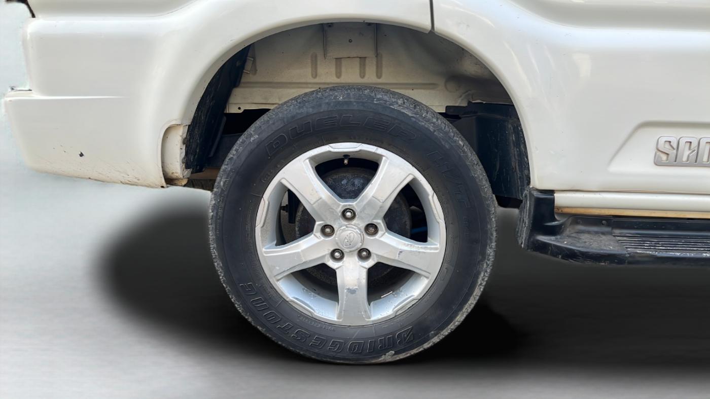 2018 Mahindra Scorpio S11 2WD, Diesel, Manual, 85,000 km, Right Rear Wheel