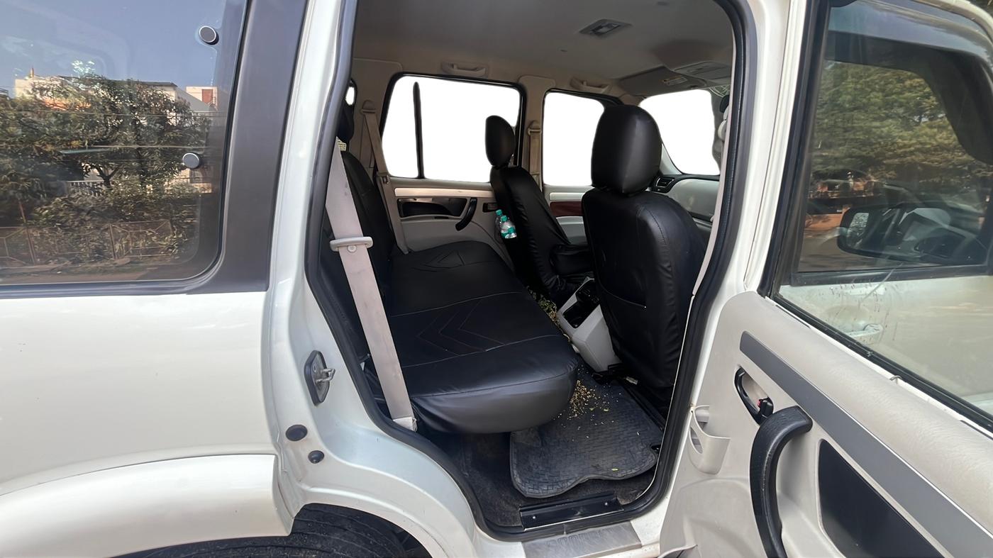 2018 Mahindra Scorpio S11 2WD, Diesel, Manual, 85,000 km, Right Side Rear Door Cabin