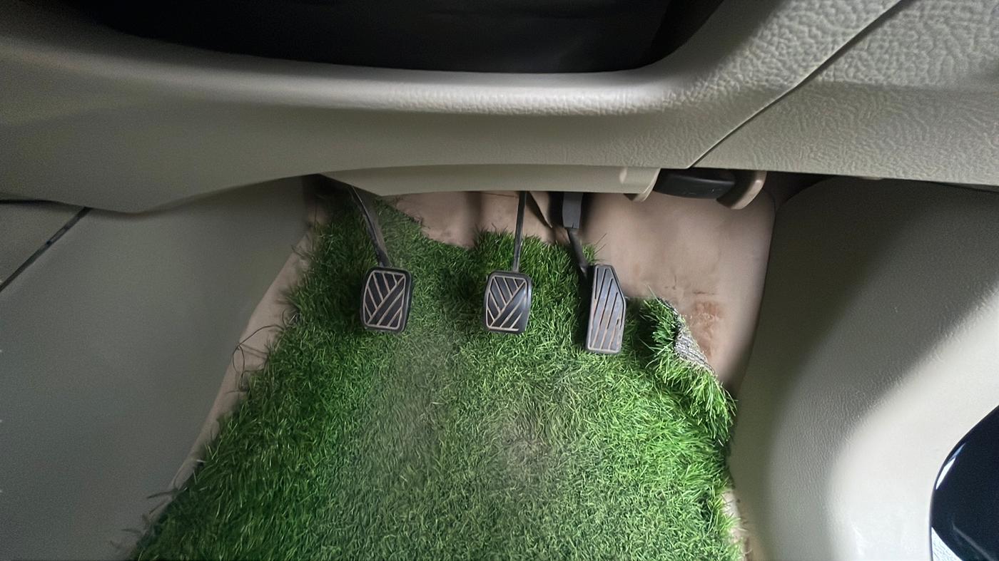 2018 Maruti Ertiga ZXI, Petrol, Manual, 72,000 km, Pedals