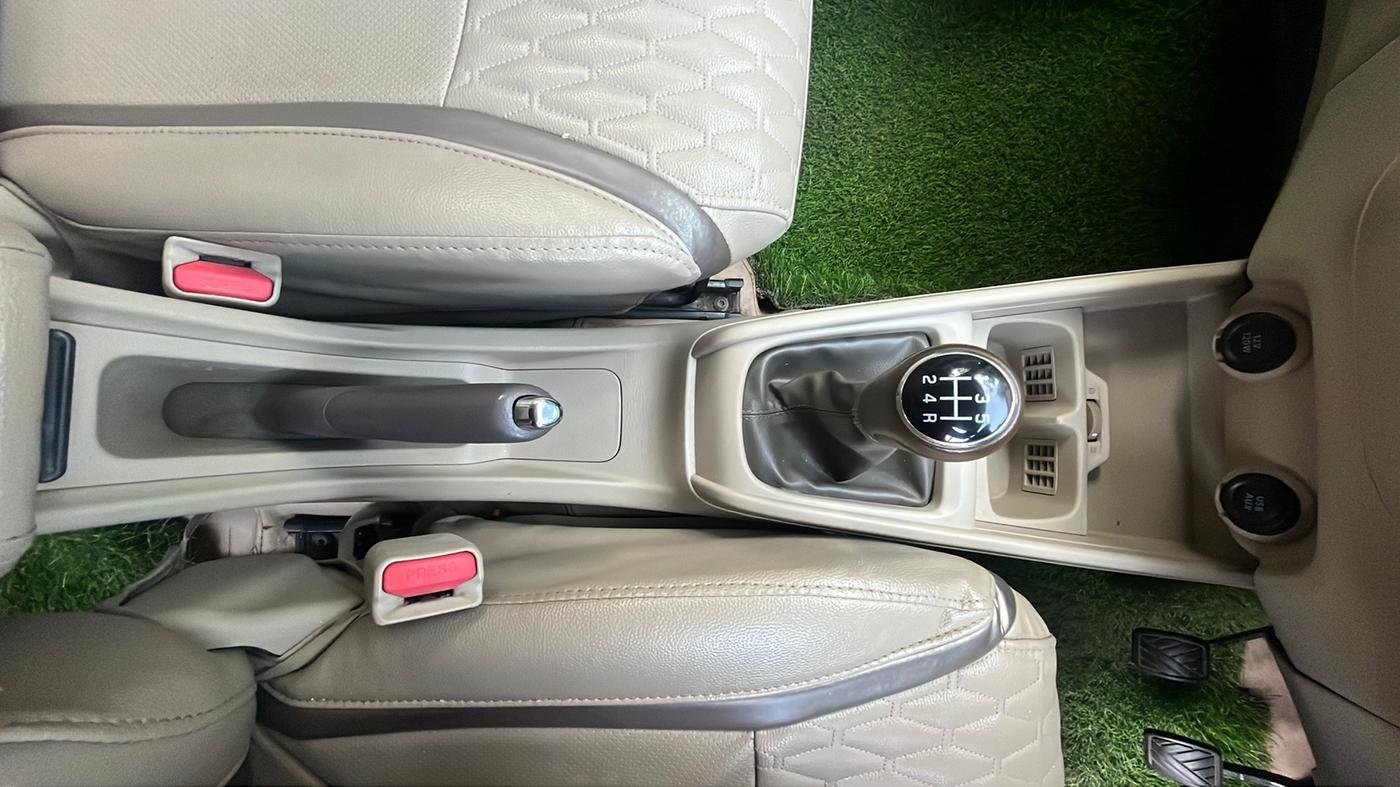 2018 Maruti Ertiga ZXI, Petrol, Manual, 72,000 km, Gear Lever