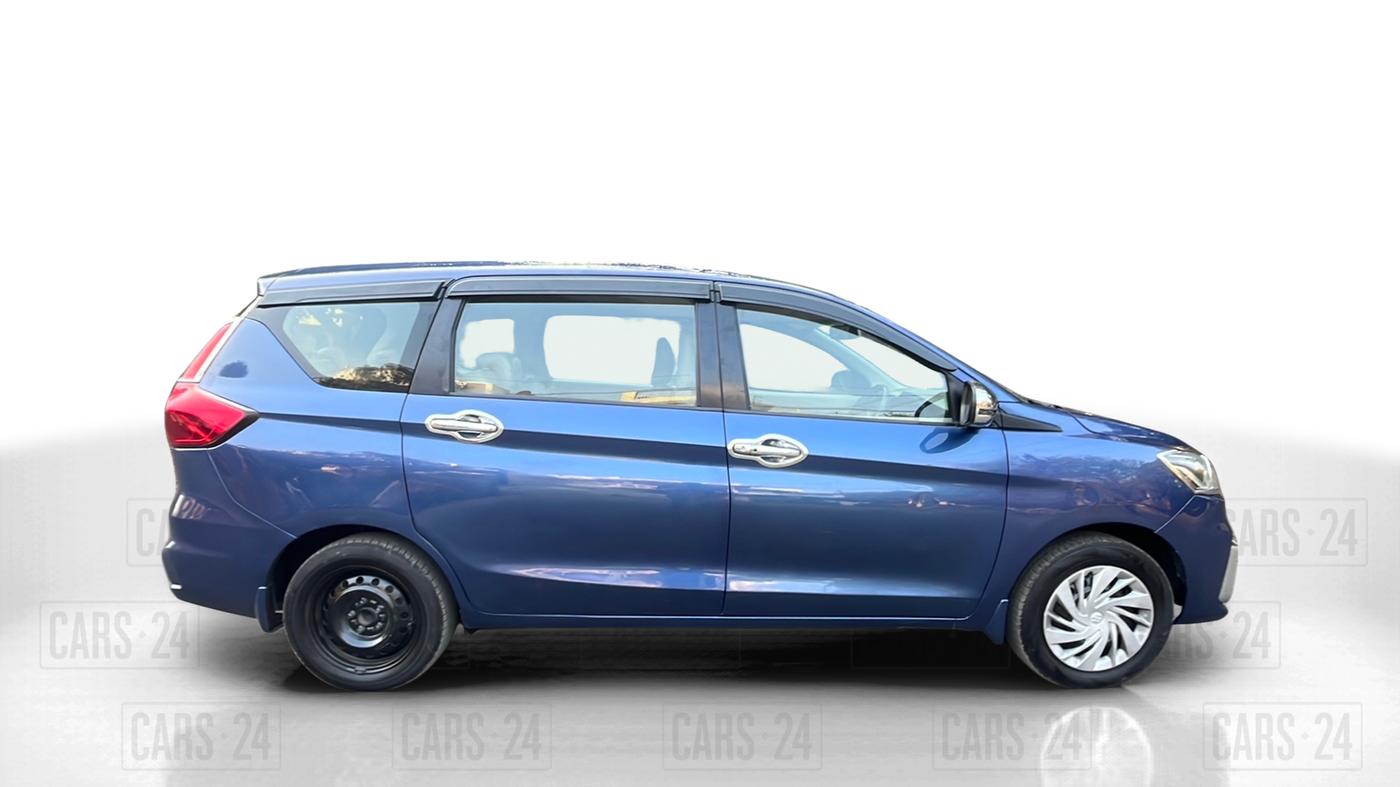 2018 Maruti Ertiga ZXI, Petrol, Manual, 72,000 km, Right Side View