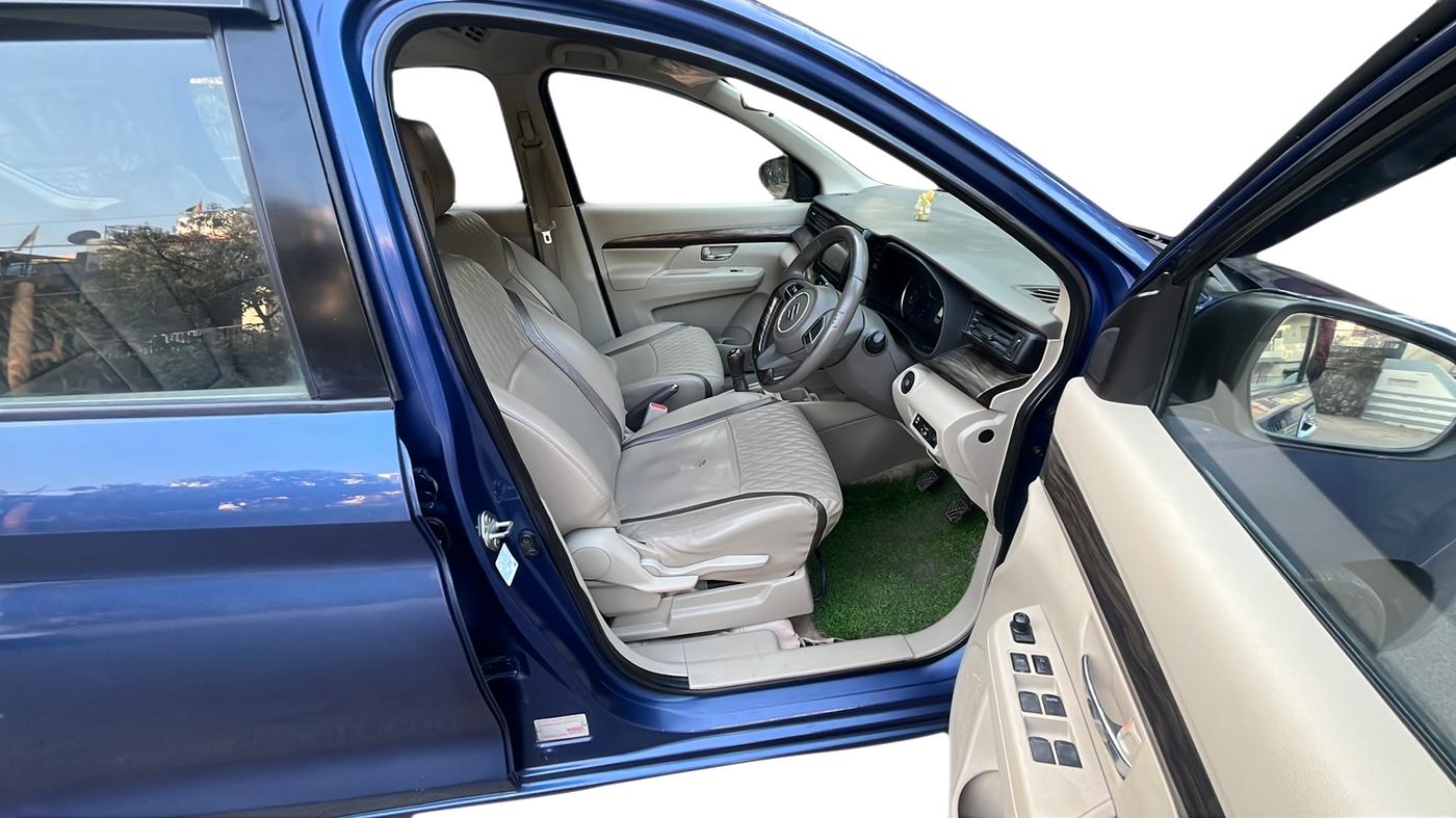 2018 Maruti Ertiga ZXI, Petrol, Manual, 72,000 km, Right Side Front Door Cabin