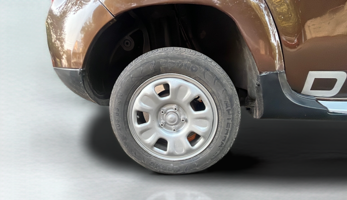 2013 Renault Duster 85 PS RXE DIESEL, Diesel, Manual, 70,000 km, Right Rear Wheel