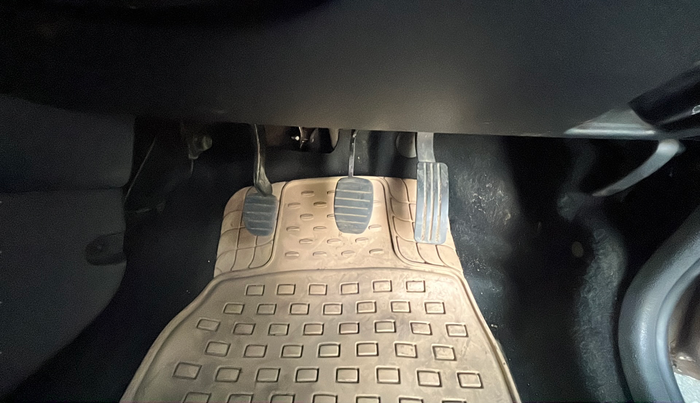 2013 Renault Duster 85 PS RXE DIESEL, Diesel, Manual, 70,000 km, Pedals