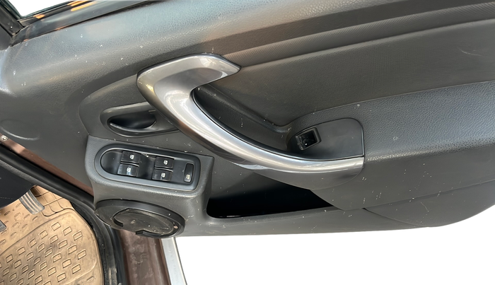 2013 Renault Duster 85 PS RXE DIESEL, Diesel, Manual, 70,000 km, Driver Side Door Panel Controls