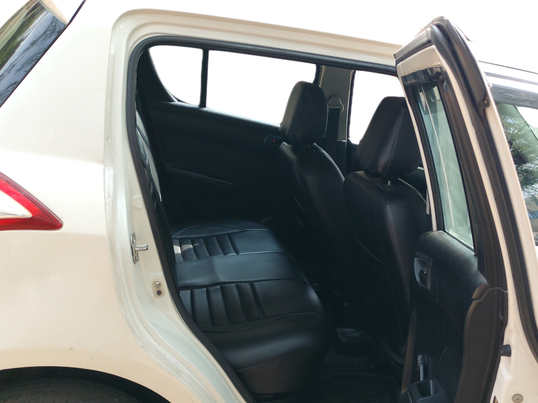 2016 Maruti Swift LXI, Petrol, Manual, 77,003 km, Right Side Rear Door Cabin