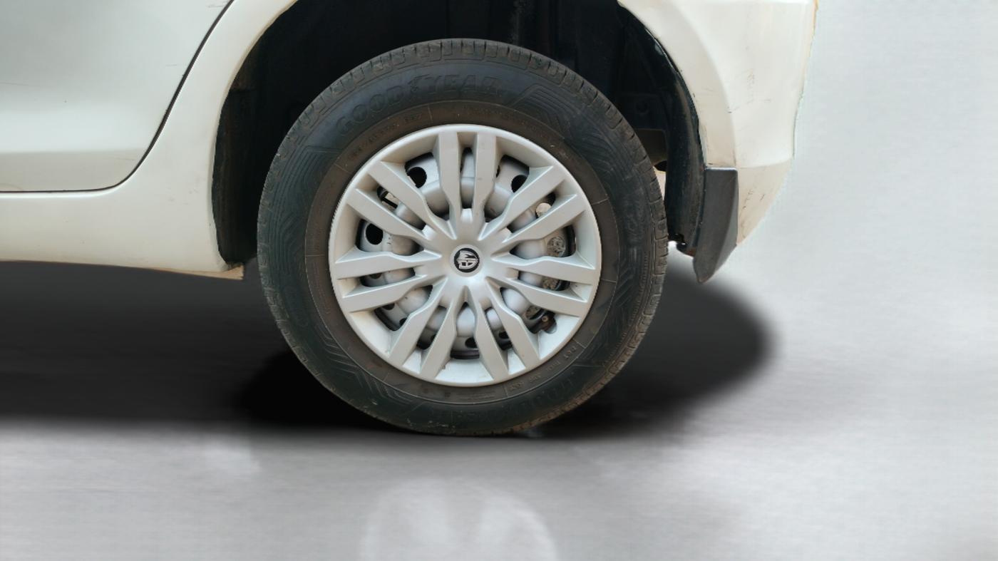 2016 Maruti Swift LXI, Petrol, Manual, 77,003 km, Left Rear Wheel